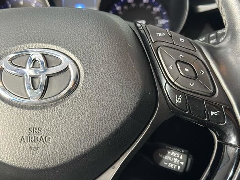 Used 2018 Toyota C-HR XLE FWD image 30