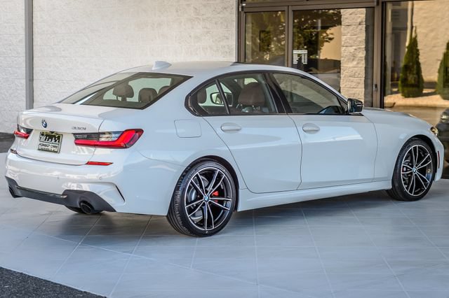 Used 2022 BMW 330i Sedan w/ M Sport Package RWD image 9