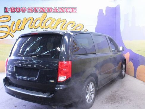 Used 2016 Dodge Grand Caravan SE image 8