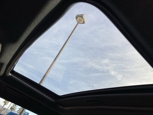 Used 2014 Dodge Challenger R/T image 21