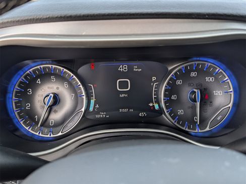 Used 2024 Chrysler Pacifica Touring-L w/ S Appearance Package image 13