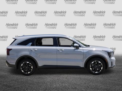 Used 2025 Kia Sorento S w/ Panoramic Sunroof Package FWD image 10