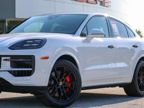 Certified 2026 Porsche Cayenne S AWD/4WD image 10