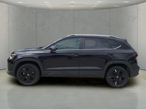 New 2026 Volkswagen Taos SE FWD image 2