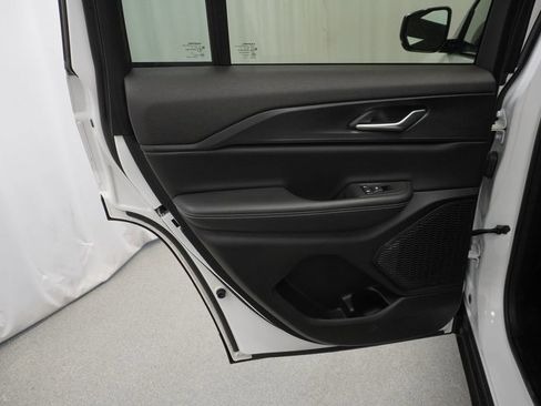 Used 2023 Jeep Grand Cherokee Altitude image 40