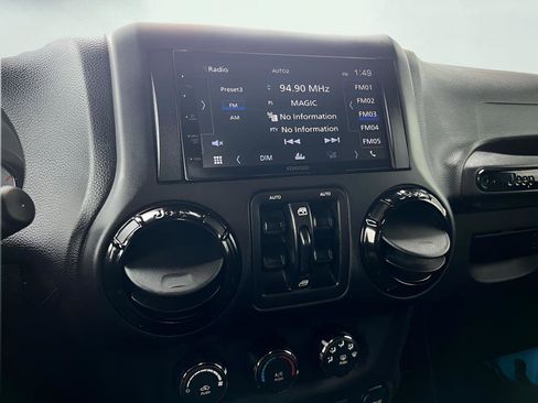 Used 2017 Jeep Wrangler Unlimited Sahara AWD/4WD image 39