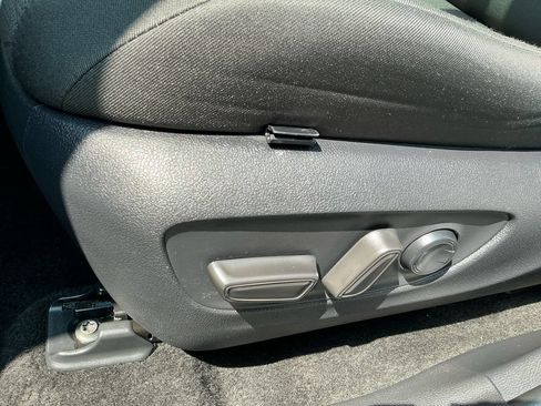 Used 2025 Toyota RAV4 XLE AWD/4WD image 25