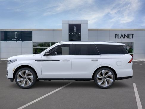 New 2026 Lincoln Navigator Black Label AWD/4WD image 3