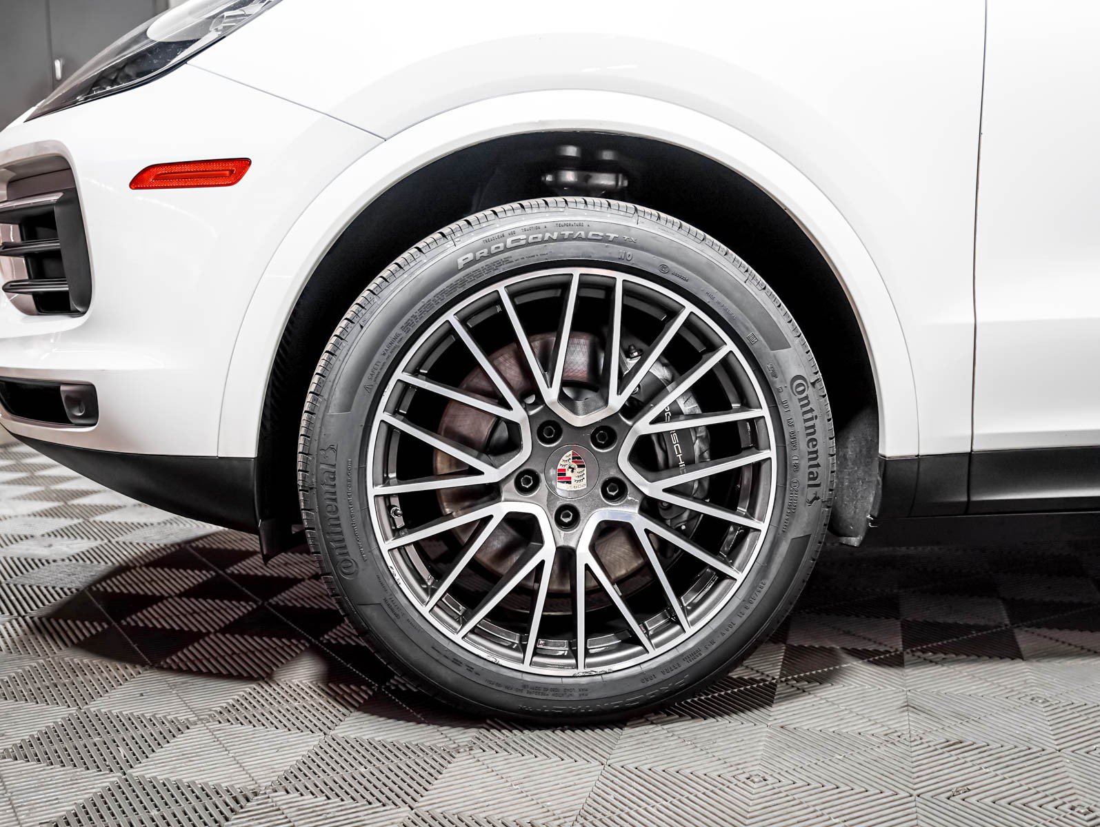 Certified 2023 Porsche Cayenne AWD/4WD image 14