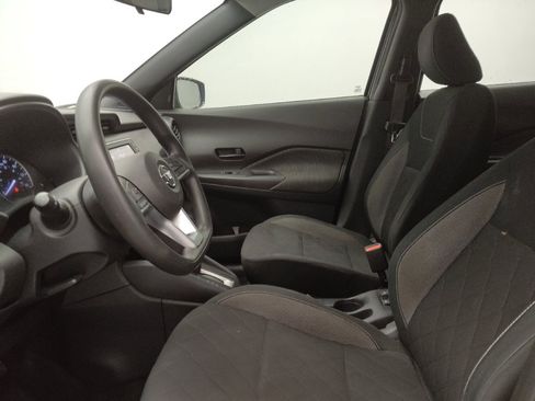 Used 2020 Nissan Kicks S image 17