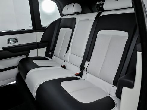 Used 2020 Rolls-Royce Cullinan image 24