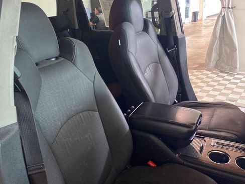 Used 2014 Chevrolet Traverse LT w/ All-Star Edition FWD image 32