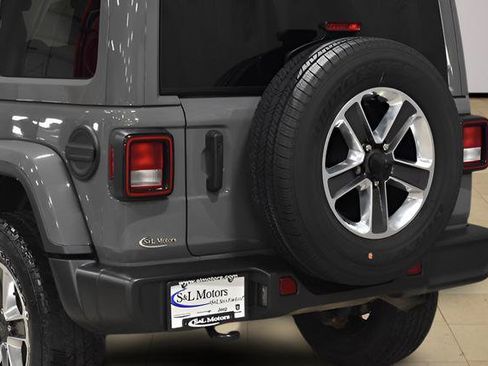 Used 2023 Jeep Wrangler Unlimited Sahara AWD/4WD image 32