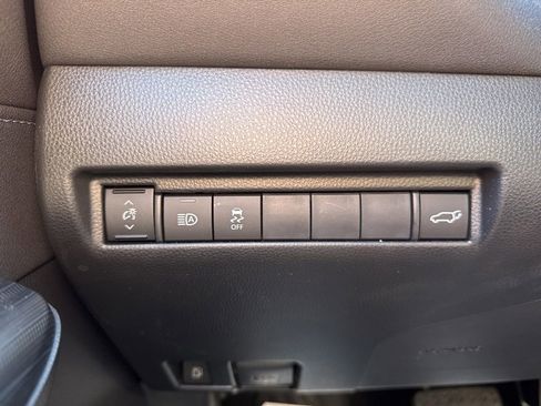 Used 2024 Toyota Venza Nightshade AWD/4WD image 38