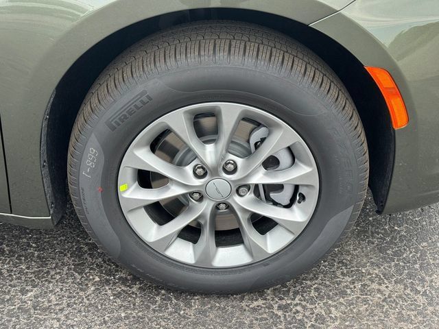 New 2027 Chrysler Pacifica Select AWD/4WD image 9