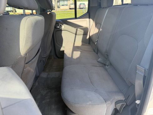 Used 2017 Nissan Frontier SV RWD image 11
