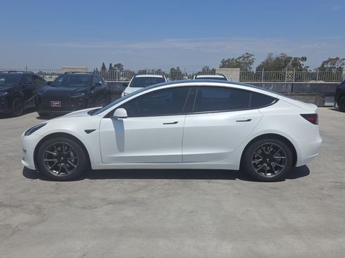 Used 2021 Tesla Model 3 Standard Range Plus RWD image 9