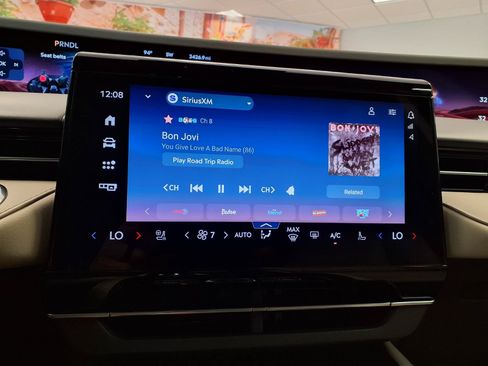 Used 2025 Lincoln Nautilus Premier AWD/4WD image 24
