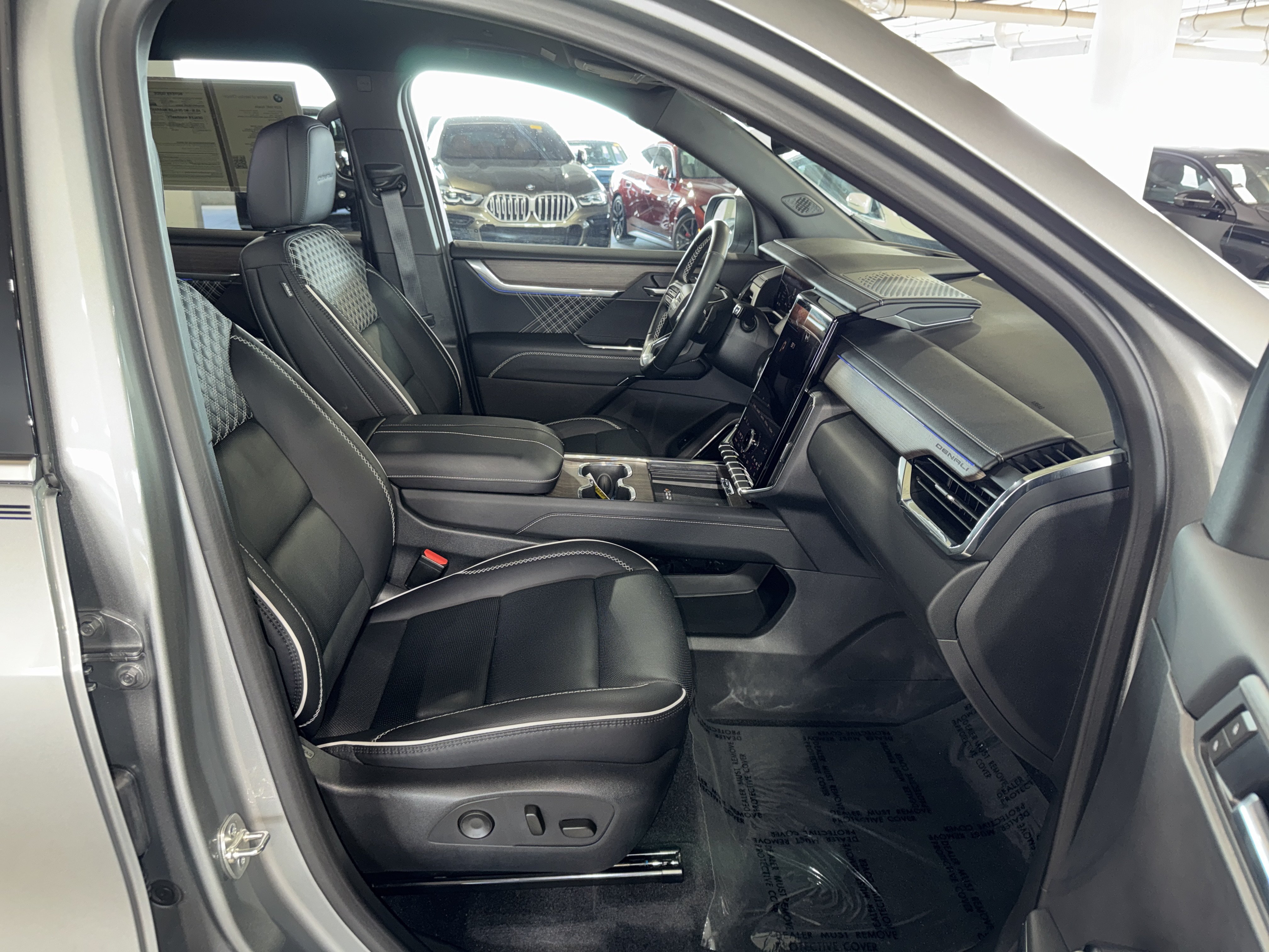 Used 2025 GMC Acadia Denali FWD image 10
