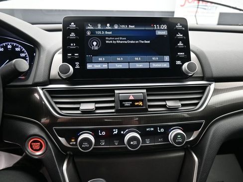 Used 2018 Honda Accord Sport image 19