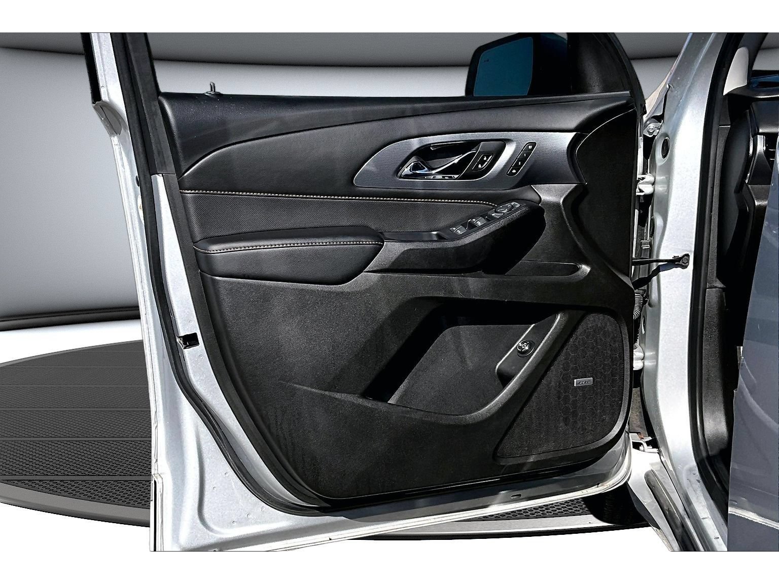 Used 2021 Chevrolet Traverse Premier AWD/4WD image 32