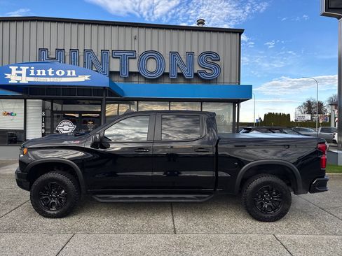Used 2023 Chevrolet Silverado 1500 ZR2 w/ Technology Package image 4