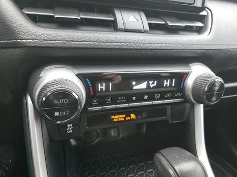 Used 2021 Toyota RAV4 LE image 23