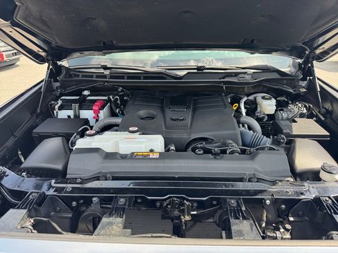 Used 2024 Toyota Tundra Limited AWD/4WD image 18