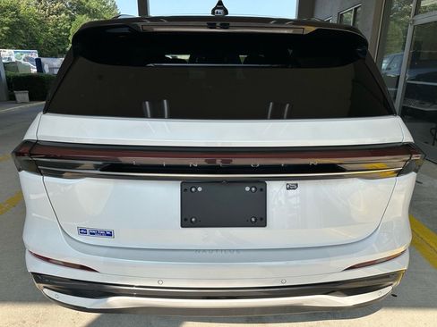 Used 2024 Lincoln Nautilus Reserve w/ Equipment Group 202A image 12