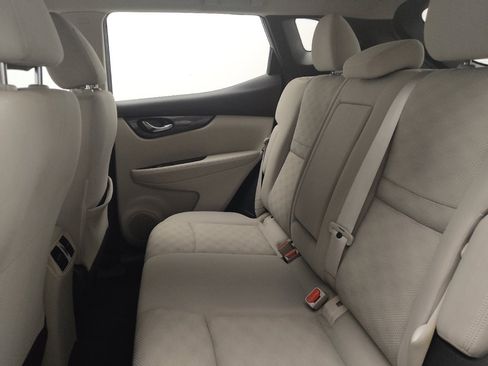 Used 2020 Nissan Rogue Sport SV FWD image 18