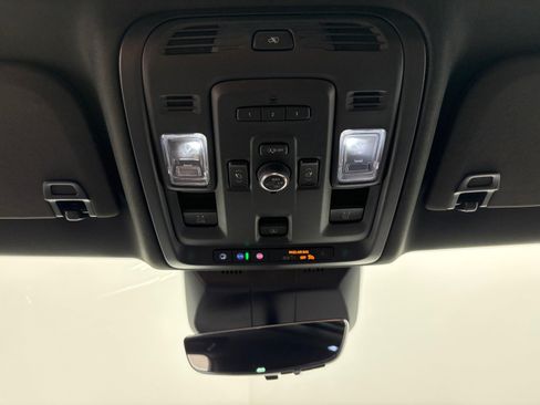 Used 2022 Cadillac Escalade Premium Luxury AWD/4WD image 12