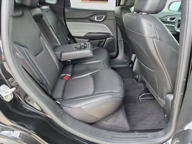 Used 2023 Jeep Compass Latitude AWD/4WD image 20