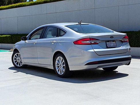 Used 2017 Ford Fusion SE image 10