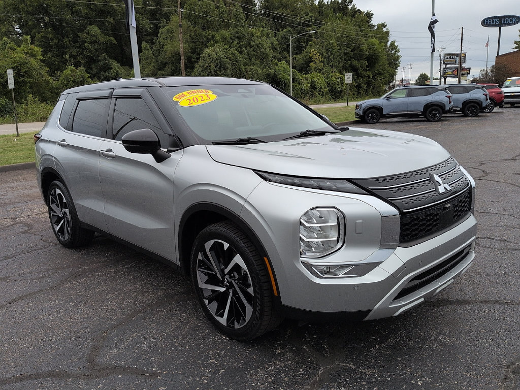 Used 2023 Mitsubishi Outlander SE AWD/4WD image 1