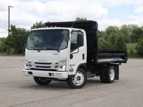 New 2024 Isuzu NPR HD image 2