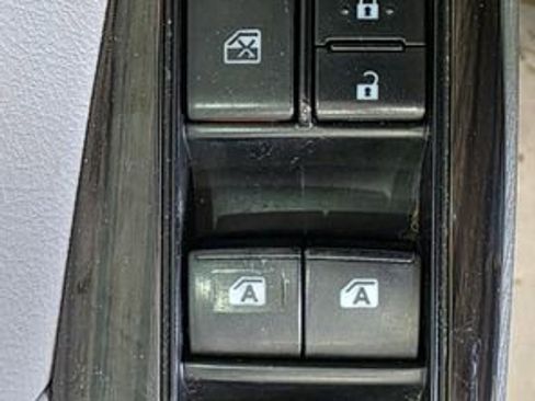 Used 2018 Toyota Sienna XLE Premium image 13