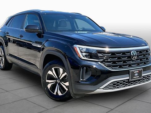 Used 2024 Volkswagen Atlas Cross Sport SE FWD image 3