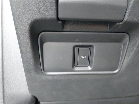 New 2025 Land Rover Discovery Sport S image 24