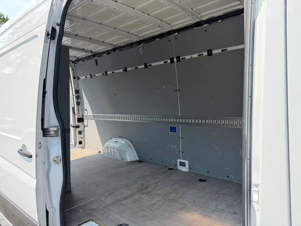 Used 2017 Freightliner Sprinter 2500 RWD image 22