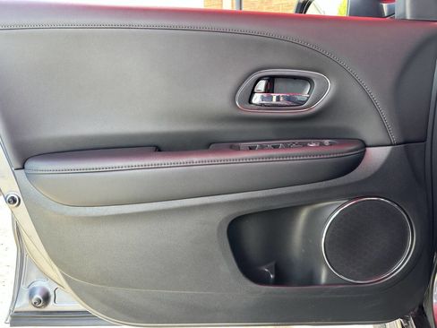 Used 2020 Honda HR-V Touring image 35