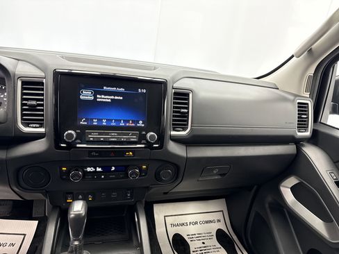 Used 2024 Nissan Frontier SV w/ SV Convenience Package image 11