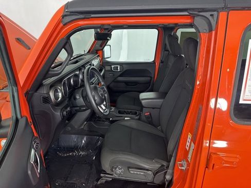 Used 2018 Jeep Wrangler Unlimited Sahara image 21