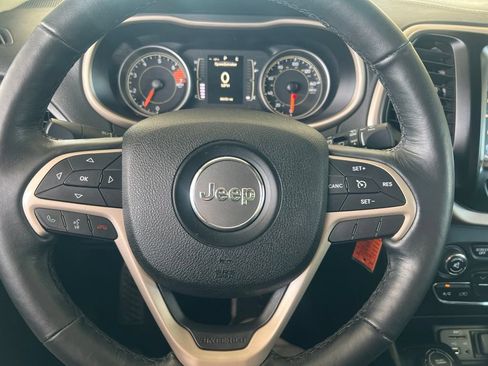 Used 2016 Jeep Cherokee Latitude w/ Cold Weather Group AWD/4WD image 56