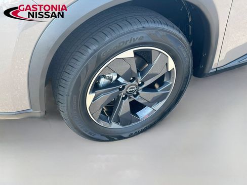 Used 2025 Nissan Rogue SV FWD image 36