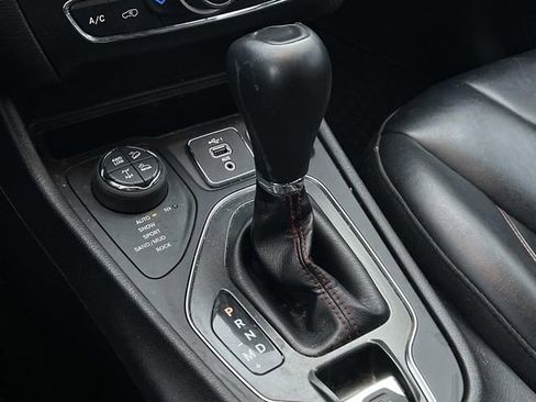 Used 2020 Jeep Cherokee Trailhawk w/ Cold Weather Group image 25