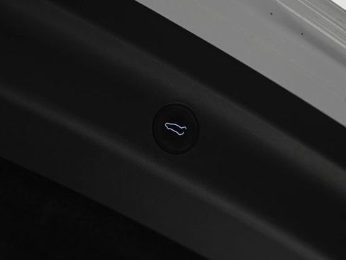 Used 2022 Tesla Model Y Long Range image 20