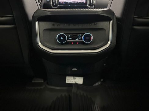 New 2025 Ford Expedition Platinum w/ Stealth Appearance Package image 31