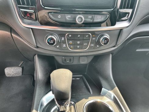Used 2023 Chevrolet Traverse LT AWD/4WD image 17
