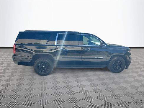 Used 2018 Chevrolet Suburban LT image 9