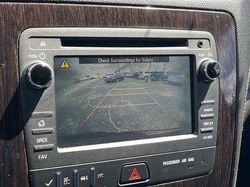 Used 2017 Chevrolet Traverse LT w/ Style and Technology Package FWD image 33